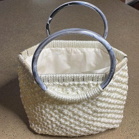 Vintage 70s Macrame Frame Handbag Tote with Lucite Handles Off White - Picture 3 of 16